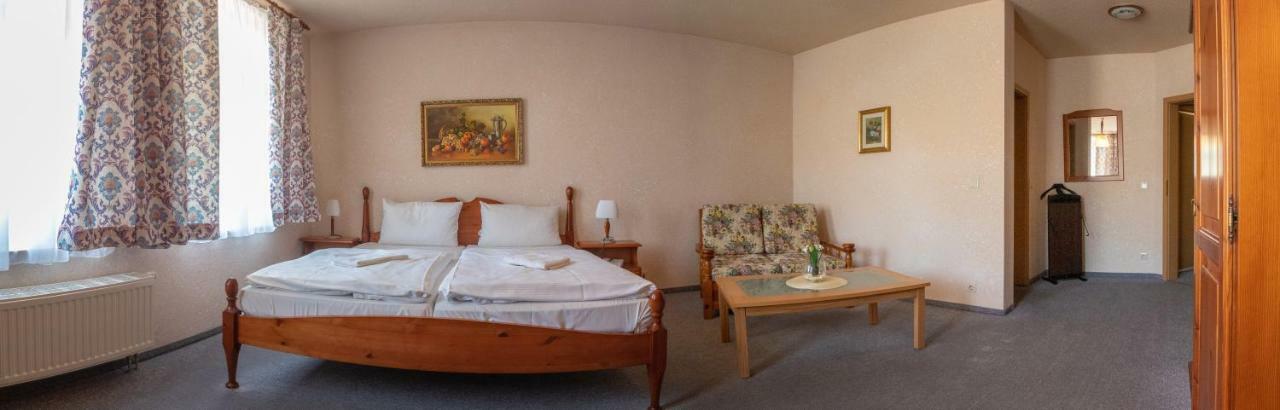 Haus Schlematal Hotel Und Restaurant Bad Schlema Eksteriør billede